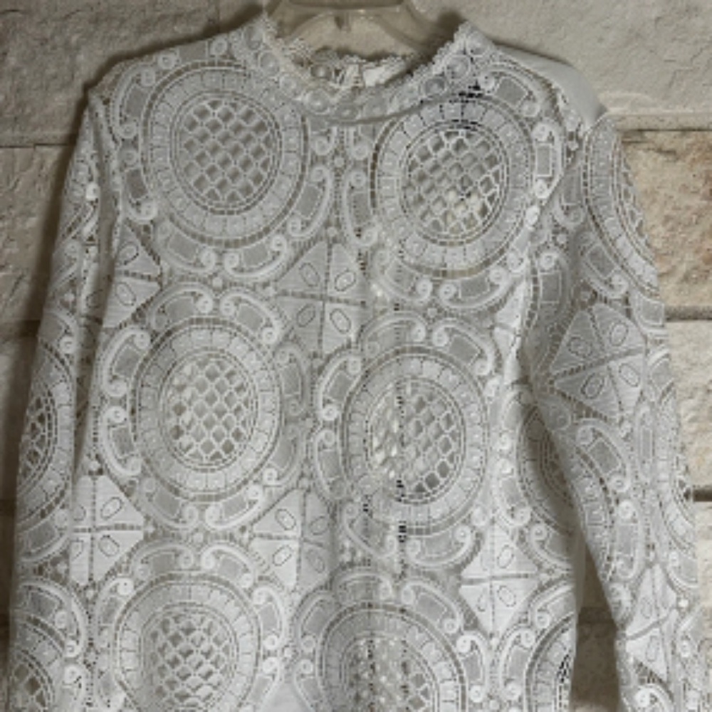 Off white open cutwork long sleeve beautiful detail XL